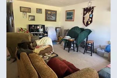 204 3rd St, La Grande, OR 97850 - Photo 2