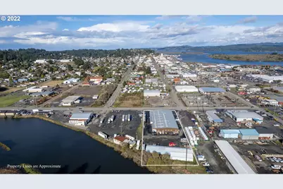 225 W Lockhart Ave, Coos Bay, OR 97420 - Photo 18