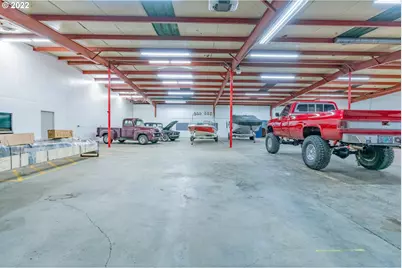 225 W Lockhart Ave, Coos Bay, OR 97420 - Photo 24