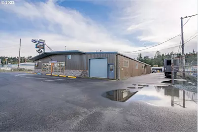 225 W Lockhart Ave, Coos Bay, OR 97420 - Photo 6