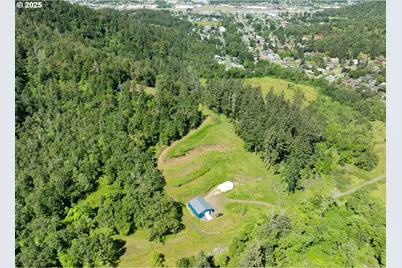 1755 NE Newton Creek Dr, Roseburg, OR 97470 - Photo 4