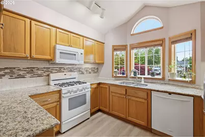 399 N 72nd Pl, Springfield, OR 97478 - Photo 6
