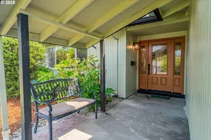 13520 SW Devonshire Dr, Beaverton, OR 97005 - Photo 2