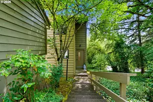 358 Cervantes Cir, Lake Oswego, OR 97035 - Photo 2