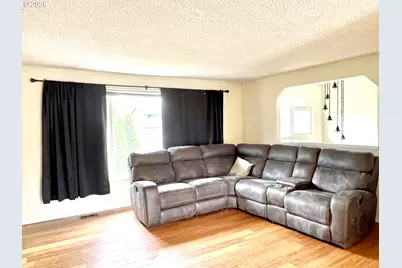 2632 NE 7th Ct, Gresham, OR 97030 - Photo 4