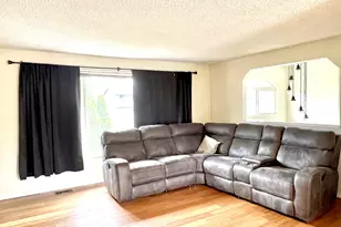 2632 NE 7th Ct, Gresham, OR 97030 - Photo 4