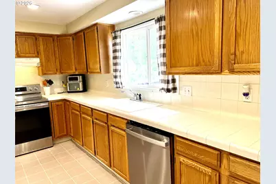 2632 NE 7th Ct, Gresham, OR 97030 - Photo 8