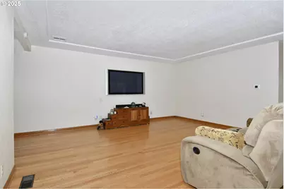 571 NW Wade St, Estacada, OR 97023 - Photo 42