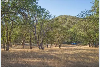 10364 Blackwell Rd, Central Point, OR 97502 - Photo 4