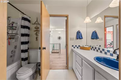 601 N Tomahawk Island Dr, Portland, OR 97217 - Photo 26