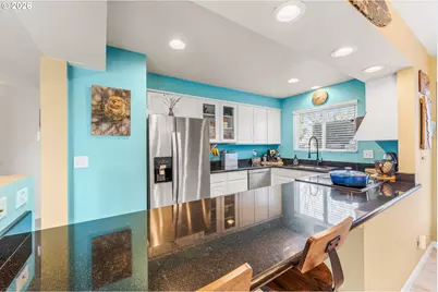 601 N Tomahawk Island Dr, Portland, OR 97217 - Photo 12