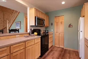 8968 Cliff Swallow Dr, Redmond, OR 97756 - Photo 8