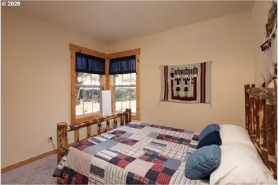 8968 Cliff Swallow Dr, Redmond, OR 97756 - Photo 16