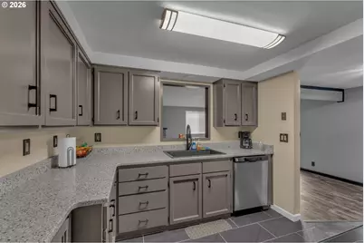 1735 Rainbow Dr, Springfield, OR 97477 - Photo 8