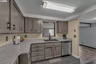 1735 Rainbow Dr, Springfield, OR 97477 - Photo 8