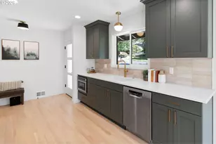 8560 SW Gayle Ln, Portland, OR 97225 - Photo 2