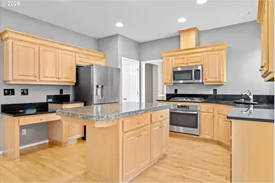 21777 SW Fuller Dr, Tualatin, OR 97062 - Photo 8