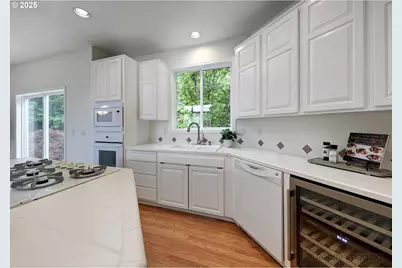 6770 SW Amber Ln, Portland, OR 97225 - Photo 12