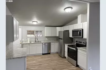 700 N Mill St #21, Creswell, OR 97426 - Photo 4