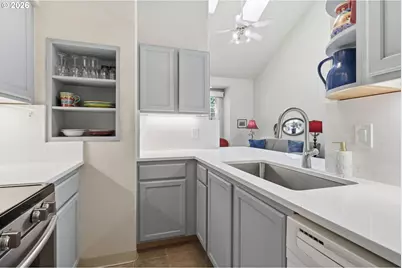 9008 NE 54th St #D12, Vancouver, WA 98662 - Photo 8