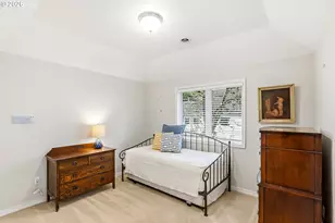 2484 Marylshire Ln, Lake Oswego, OR 97034 - Photo 18