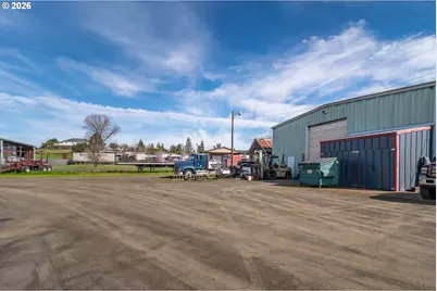 1880 NE Stephens St, Roseburg, OR 97470 - Photo 18