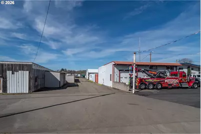 1880 NE Stephens St, Roseburg, OR 97470 - Photo 36