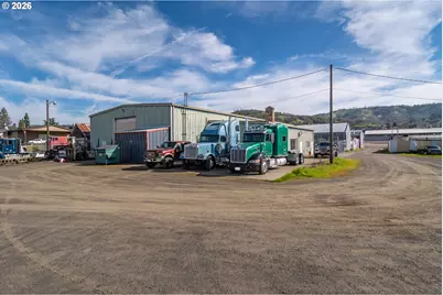 1880 NE Stephens St, Roseburg, OR 97470 - Photo 22