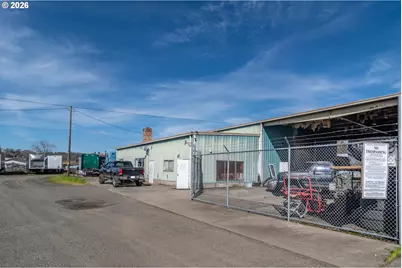 1880 NE Stephens St, Roseburg, OR 97470 - Photo 10