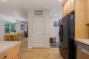 654 NE 8th Pl, Toledo, OR 97391 - Photo 12