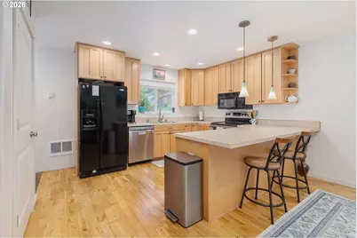 654 NE 8th Pl, Toledo, OR 97391 - Photo 8