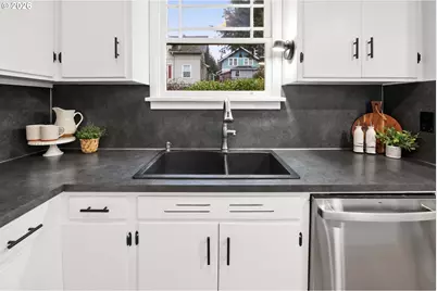 1334 8th St, Astoria, OR 97103 - Photo 16