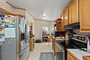 600 Donruss Dr, Roseburg, OR 97471 - Photo 16