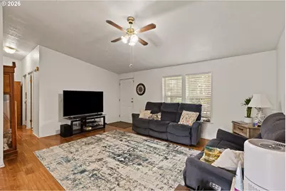 600 Donruss Dr, Roseburg, OR 97471 - Photo 6