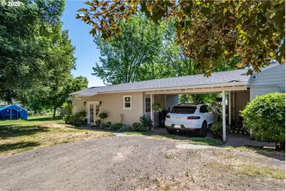 421 NW Cary St, Winston, OR 97496 - Photo 2