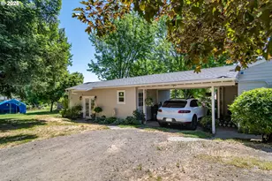 421 NW Cary St, Winston, OR 97496 - Photo 2
