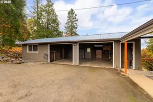 411 Woodland Dr, Winston, OR 97496 - Photo 28