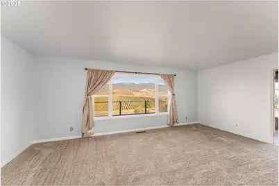 411 Woodland Dr, Winston, OR 97496 - Photo 8