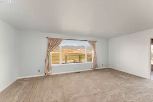 411 Woodland Dr, Winston, OR 97496 - Photo 8