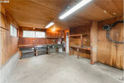 411 Woodland Dr, Winston, OR 97496 - Photo 30