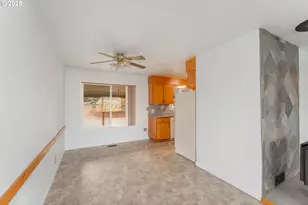 411 Woodland Dr, Winston, OR 97496 - Photo 10