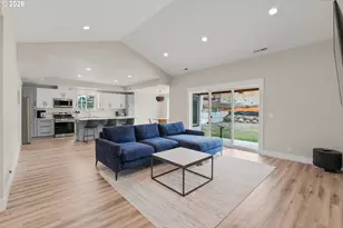 630 S 10th St, Creswell, OR 97426 - Photo 2