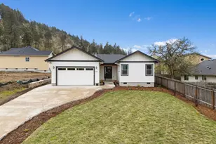 630 S 10th St, Creswell, OR 97426 - Photo 32