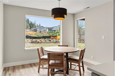 630 S 10th St, Creswell, OR 97426 - Photo 6