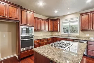 18233 SW Santoro Dr, Beaverton, OR 97007 - Photo 8