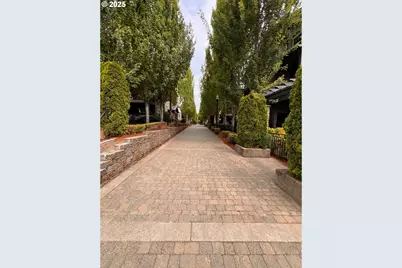 637 NE Garswood Ln, Hillsboro, OR 97006 - Photo 4