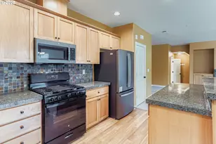 637 NE Garswood Ln, Hillsboro, OR 97006 - Photo 10