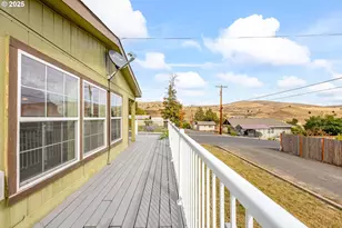 299 4th St, Maupin, OR 97037 - Photo 4