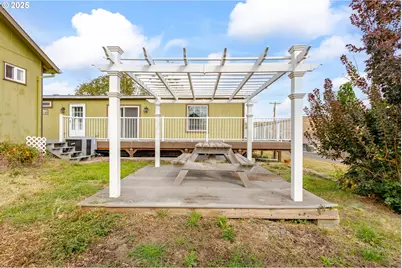 299 4th St, Maupin, OR 97037 - Photo 28