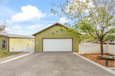 299 4th St, Maupin, OR 97037 - Photo 26